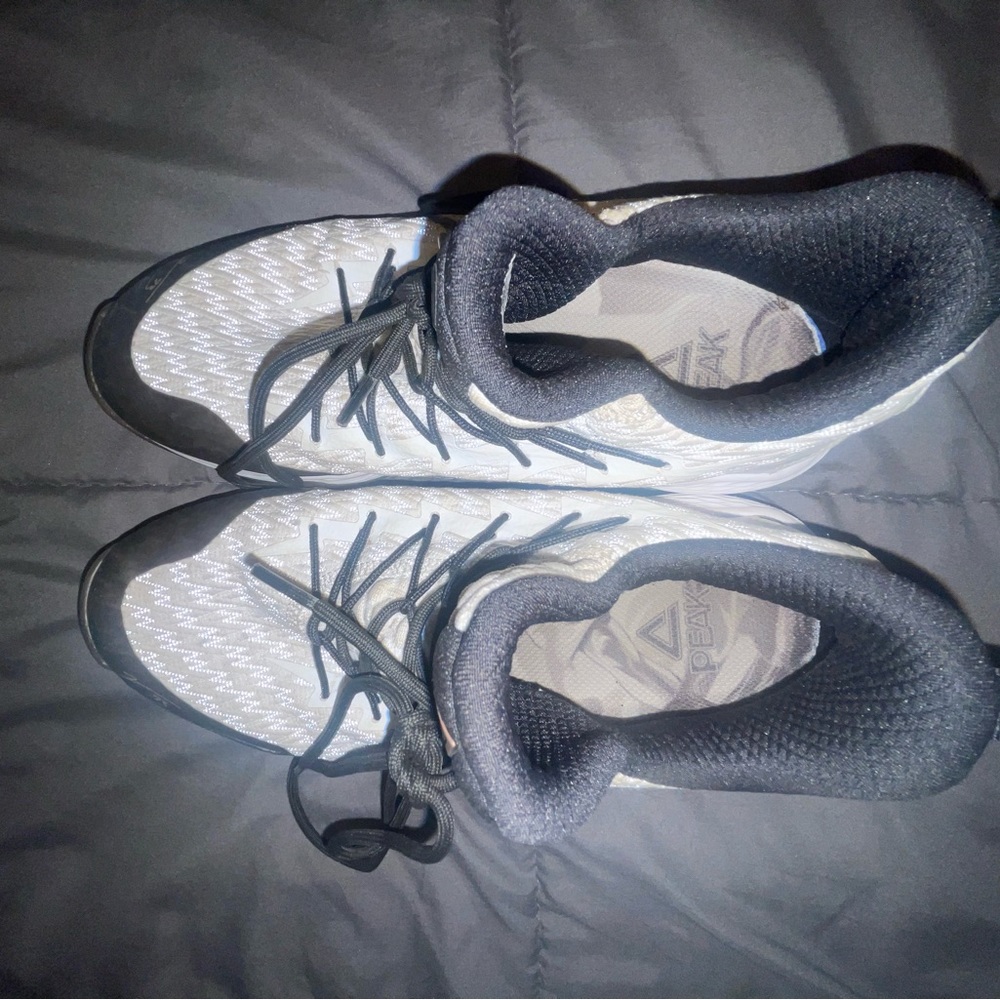 Basketball shoes 7 mens 8.5 womans
